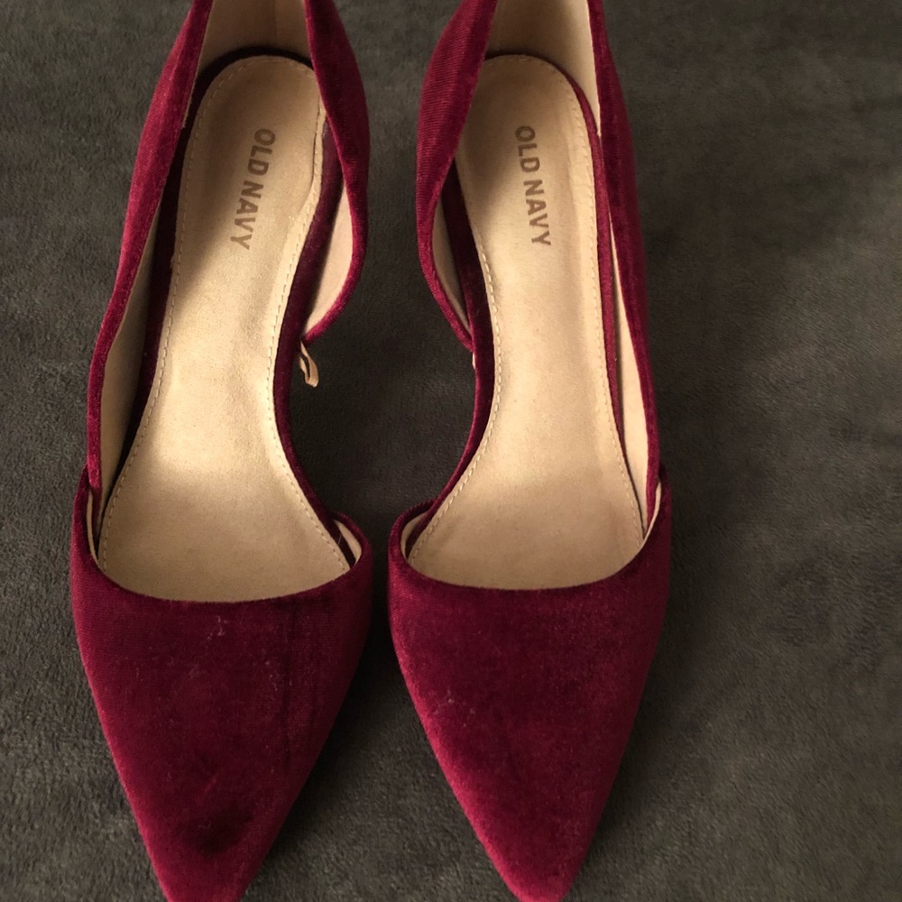 Old Navy Velvet maroon pointed toe French heels